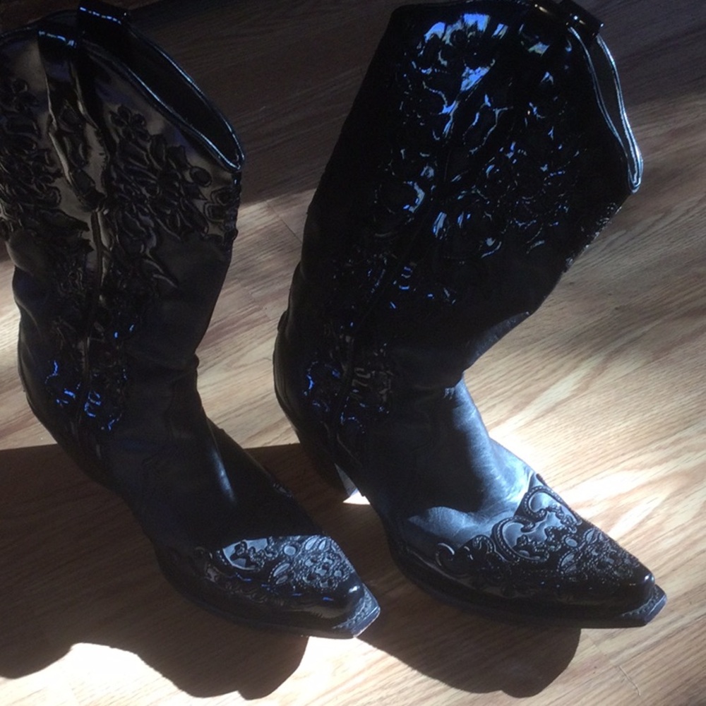 Black cowboy boots